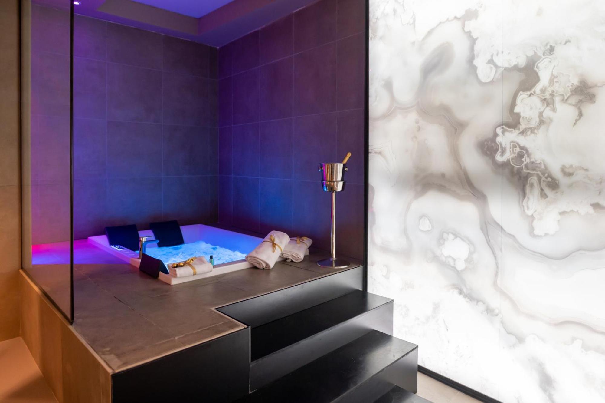 King Room with Spa Bath